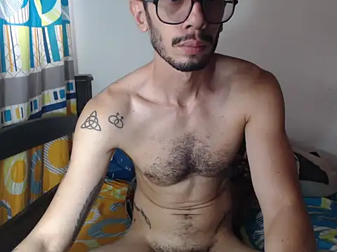 Snapshot of alisterxxx chatting on 11-14-25, 03:55 alisterxxx online show from 11-14-25, 03:55