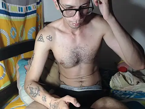 Snapshot of alisterxxx chatting on 11-24-25, 08:19 alisterxxx online show from 11-24-25, 08:19