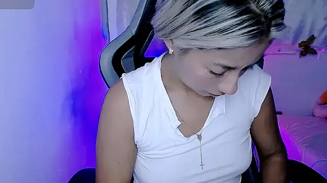 ninatiny online show from 11-06-25, 06:36