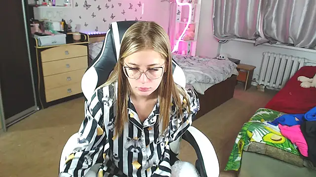 Kira honeyy online show from 03-22-25, 06:11