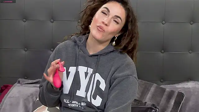 Snapshot of Clara-xoxo chatting on 12-30-24, 01:47 Clara-xoxo online show from 12-30-24, 01:47