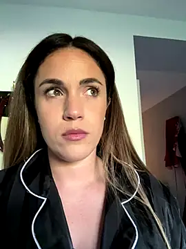 Snapshot of Clara-xoxo chatting on 09-26-25, 08:18 Clara-xoxo online show from 09-26-25, 08:18