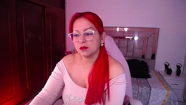 salomecastro  online show from 10-02-25, 03:13