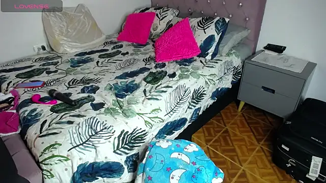 cristin doll  online show from 01-17-25, 09:17