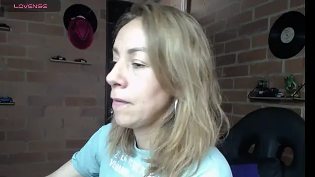 cristin doll  online show from 04-15-26, 03:19