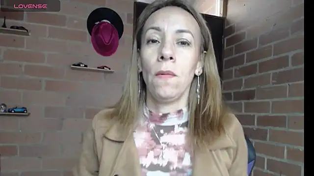 cristin doll  online show from 04-21-26, 02:34