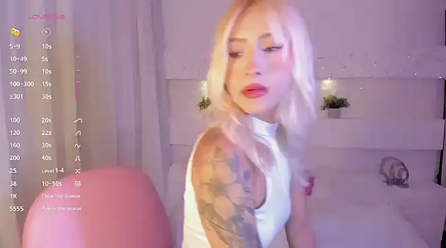 Snapshot of AshleyRoys chatting on 12-28-24, 05:46 AshleyRoys online show from 12-28-24, 05:46