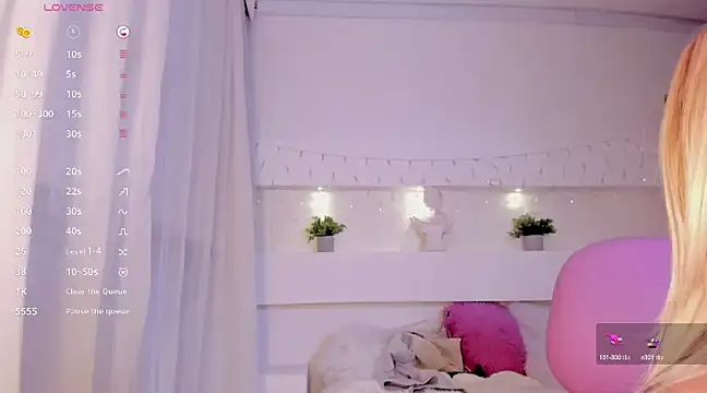 Snapshot of AshleyRoys chatting on 01-05-25, 06:56 AshleyRoys online show from 01-05-25, 06:56