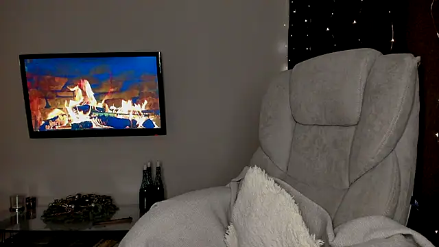 Snapshot of SeasonalSomeone chatting on 01-28-25, 09:50 SeasonalSomeone online show from 01-28-25, 09:50