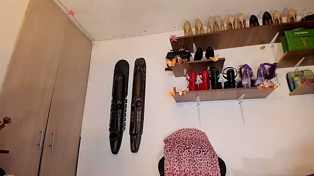 Snapshot of sashasweethot chatting on 10-10-25, 01:26 sashasweethot online show from 10-10-25, 01:26