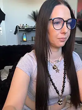 Trixie-Tainted online show from 04-08-26, 02:17