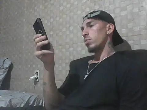 Snapshot of axel2leiva chatting on 05-06-26, 02:19 axel2leiva online show from 05-06-26, 02:19