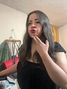 Snapshot of latinfemale chatting on 10-14-25, 08:20 latinfemale online show from 10-14-25, 08:20