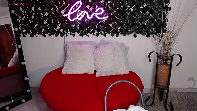 Snapshot of DestinyHills chatting on 03-19-25, 12:12 DestinyHills online show from 03-19-25, 12:12