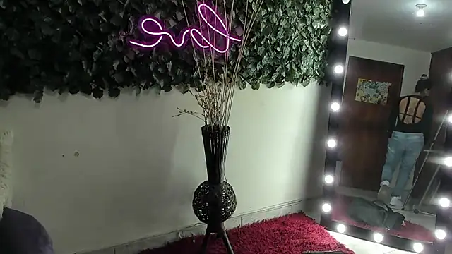 Snapshot of DestinyHills chatting on 10-01-25, 12:33 DestinyHills online show from 10-01-25, 12:33