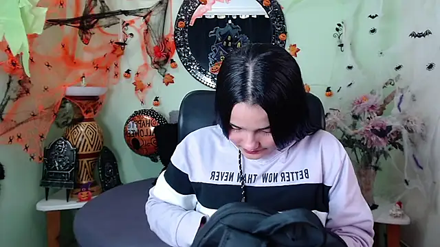 Snapshot of DestinyHills chatting on 10-27-25, 12:09 DestinyHills online show from 10-27-25, 12:09