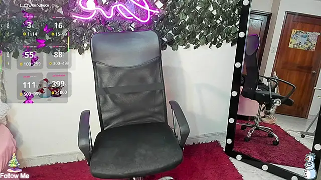 Snapshot of DestinyHills chatting on 12-01-25, 12:10 DestinyHills online show from 12-01-25, 12:10