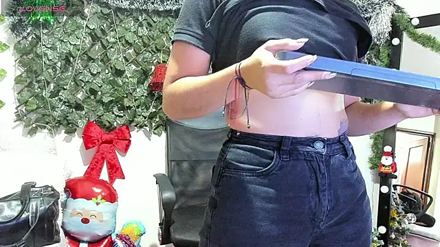 Snapshot of DestinyHills chatting on 12-05-25, 12:03 DestinyHills online show from 12-05-25, 12:03