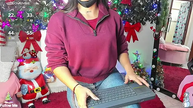 Snapshot of DestinyHills chatting on 12-15-25, 12:42 DestinyHills online show from 12-15-25, 12:42