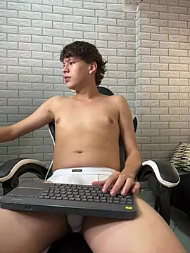 Snapshot of Nicola_hard chatting on 07-18-26, 04:27 Nicola hard online show from 07-18-26, 04:27