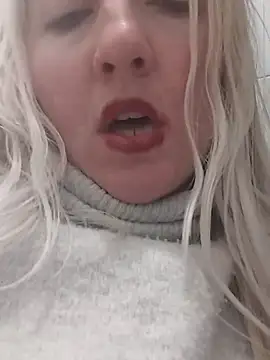 Snapshot of Mllesha74000 chatting on 02-13-25, 03:46 Mllesha74000 online show from 02-13-25, 03:46