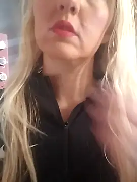 Snapshot of Mllesha74000 chatting on 11-26-25, 02:18 Mllesha74000 online show from 11-26-25, 02:18