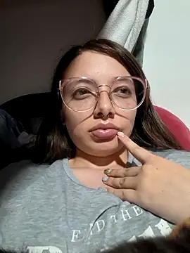 Snapshot of linda-schmidt chatting on 10-04-25, 02:09 linda-schmidt online show from 10-04-25, 02:09