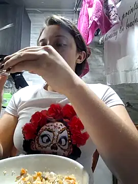 Snapshot of linda-schmidt chatting on 10-21-25, 10:10 linda-schmidt online show from 10-21-25, 10:10