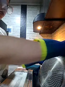 Snapshot of linda-schmidt chatting on 10-25-25, 12:29 linda-schmidt online show from 10-25-25, 12:29