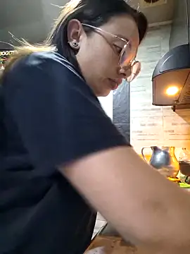 Snapshot of linda-schmidt chatting on 11-04-25, 11:15 linda-schmidt online show from 11-04-25, 11:15