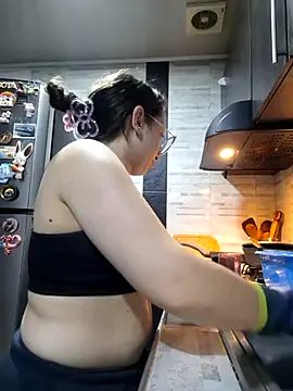 Snapshot of linda-schmidt chatting on 11-12-25, 08:19 linda-schmidt online show from 11-12-25, 08:19