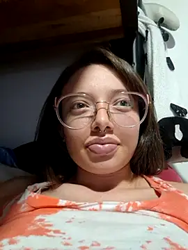 Snapshot of linda-schmidt chatting on 11-15-25, 02:42 linda-schmidt online show from 11-15-25, 02:42