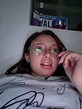 Snapshot of linda-schmidt chatting on 11-16-25, 01:44 linda-schmidt online show from 11-16-25, 01:44