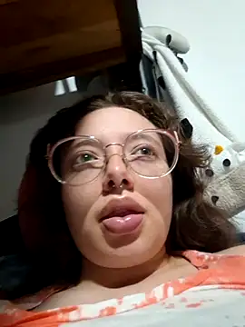 Snapshot of linda-schmidt chatting on 11-18-25, 01:33 linda-schmidt online show from 11-18-25, 01:33