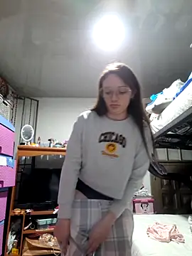 Snapshot of linda-schmidt chatting on 11-28-25, 04:15 linda-schmidt online show from 11-28-25, 04:15