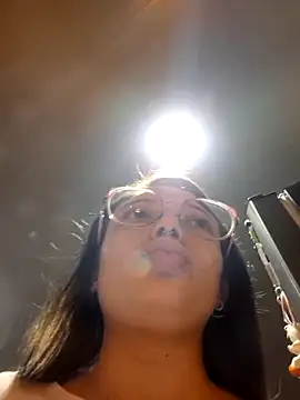 Snapshot of linda-schmidt chatting on 11-28-25, 09:50 linda-schmidt online show from 11-28-25, 09:50