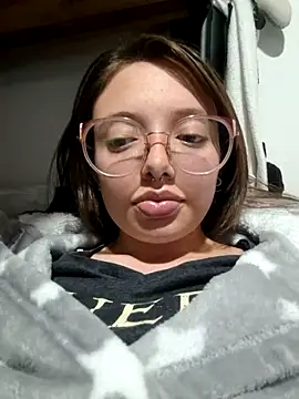 Snapshot of linda-schmidt chatting on 11-30-25, 01:53 linda-schmidt online show from 11-30-25, 01:53