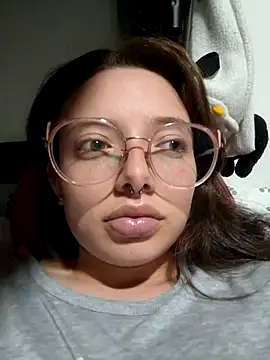 Snapshot of linda-schmidt chatting on 12-04-25, 02:10 linda-schmidt online show from 12-04-25, 02:10