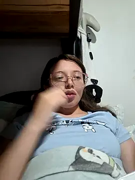 Snapshot of linda-schmidt chatting on 12-14-25, 01:22 linda-schmidt online show from 12-14-25, 01:22