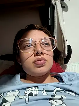 Snapshot of linda-schmidt chatting on 12-15-25, 01:32 linda-schmidt online show from 12-15-25, 01:32