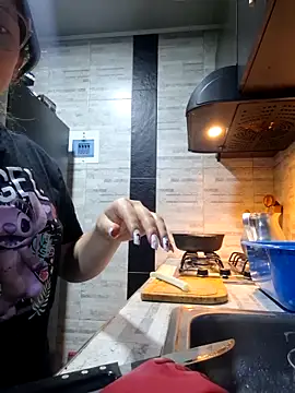 Snapshot of linda-schmidt chatting on 12-16-25, 01:21 linda-schmidt online show from 12-16-25, 01:21