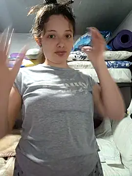 Snapshot of linda-schmidt chatting on 12-17-25, 12:38 linda-schmidt online show from 12-17-25, 12:38