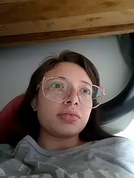 Snapshot of linda-schmidt chatting on 12-19-25, 02:51 linda-schmidt online show from 12-19-25, 02:51