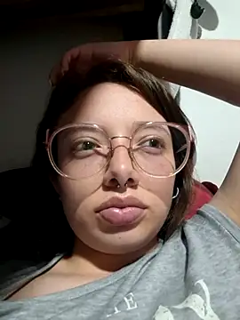 Snapshot of linda-schmidt chatting on 12-20-25, 03:13 linda-schmidt online show from 12-20-25, 03:13