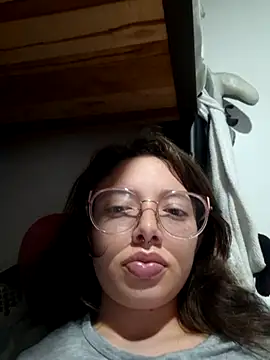 Snapshot of linda-schmidt chatting on 12-23-25, 03:15 linda-schmidt online show from 12-23-25, 03:15