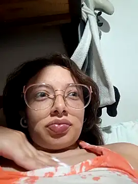 Snapshot of linda-schmidt chatting on 01-06-26, 02:37 linda-schmidt online show from 01-06-26, 02:37