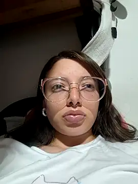 Snapshot of linda-schmidt chatting on 01-12-26, 12:27 linda-schmidt online show from 01-12-26, 12:27