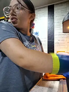 Snapshot of linda-schmidt chatting on 01-14-26, 01:33 linda-schmidt online show from 01-14-26, 01:33