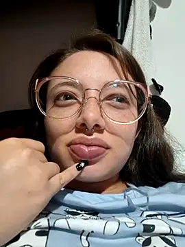 Snapshot of linda-schmidt chatting on 01-19-26, 02:59 linda-schmidt online show from 01-19-26, 02:59