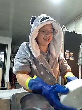 Snapshot of linda-schmidt chatting on 02-19-26, 02:29 linda-schmidt online show from 02-19-26, 02:29